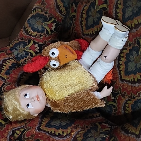 HELLO DOLLY Horrified QVC Vintage Ceramic Doll Remade In Chicken Costume - Picture 7 of 10